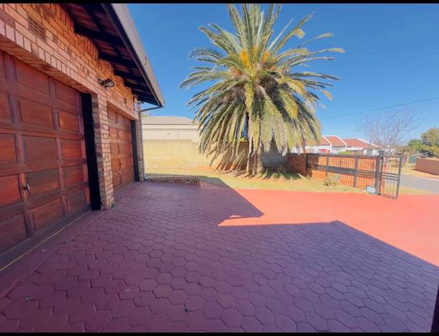 3 BEDROOM HOUSE FOR SALE IN WITPOORTJIE